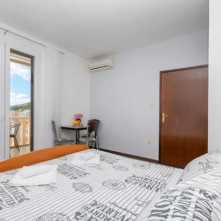 Apartman With A Parking Space - 20787