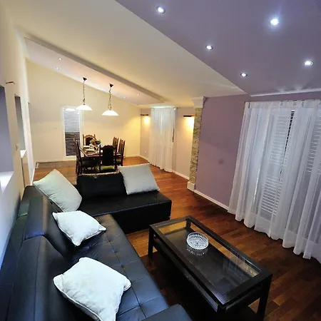 With A Parking Space - 20787 Apartman