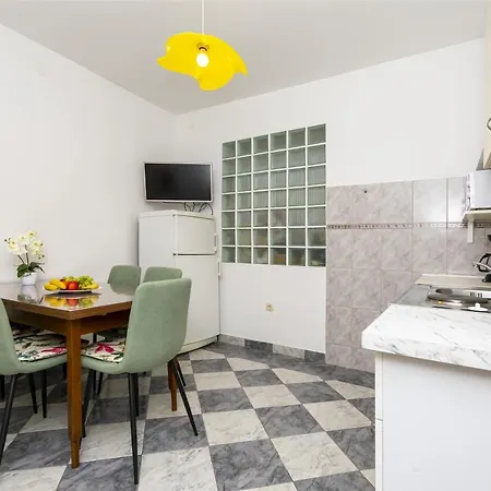 With A Parking Space - 20787 Omis