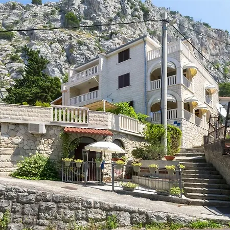 With A Parking Space - 20787 Omis