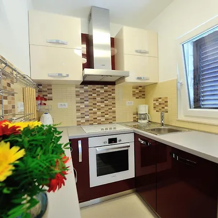 With A Parking Space - 20787 Apartment Omis