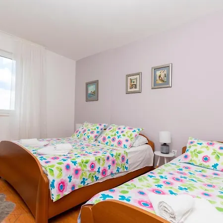 With A Parking Space - 20787 Omis